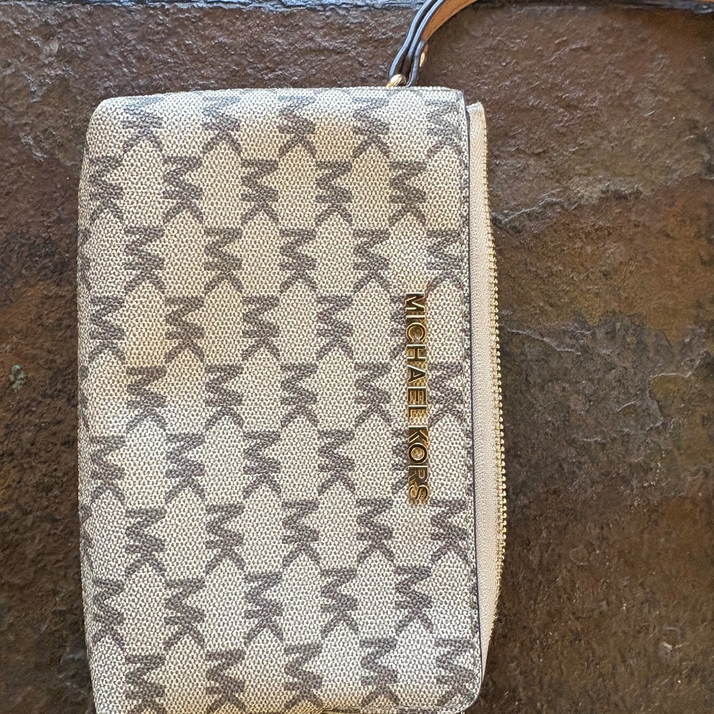 Wristlet